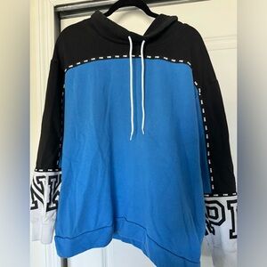 RARE✨ pullover (not a hoodie)💙🖤